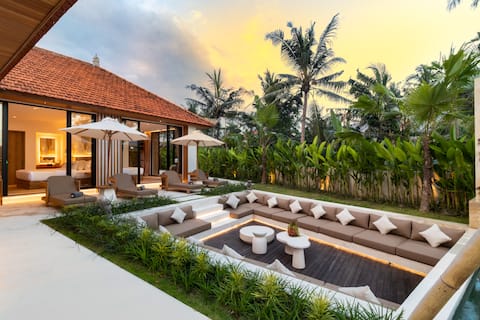 Villa Kemboja: 5BR w/ Gym, Pool & Rice Field Views