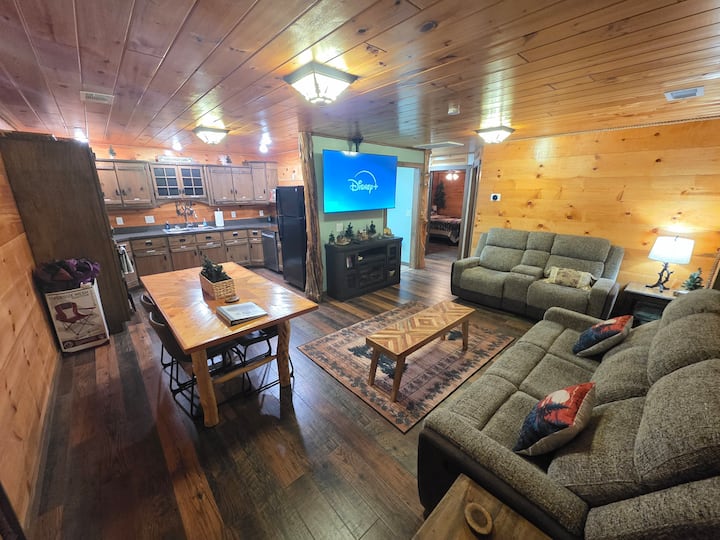Country Cabin | Hot Tub | Free Kayaks | Fire Pit! - Indiana