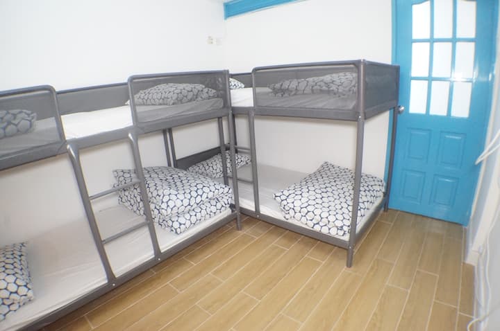 2 Double Beds 2 Bunk Beds Sleeps 8ppl Next To Mtr - Tsuen Wan New Town
