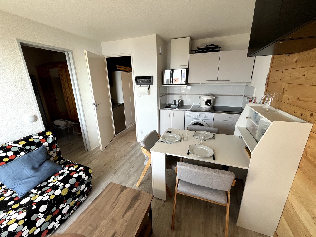 Top performing Airbnb: 2-room apartment at the foot of the slopes, Chartreuse view, Les 7 Laux in Les Adrets