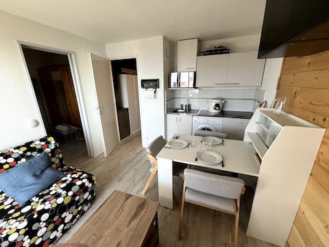Top performing Airbnb: 2-room apartment at the foot of the slopes, Chartreuse view, Les 7 Laux in Les Adrets