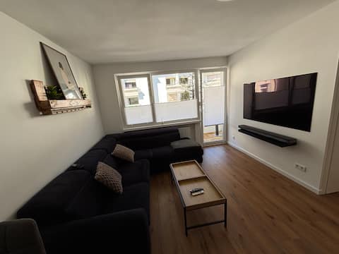 Leistungsstarkes Airbnb: NEW: Design loft near Medienhafen with balcony in Bilk