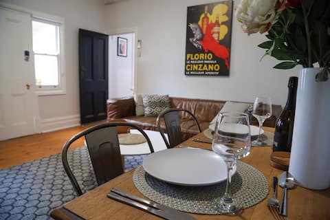Top Airbnb: Renovated 2BR Cottage + King Bed, Courtyard, WiFi in South Australia