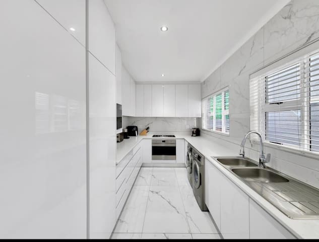 Gorleston Getway gallery image 4