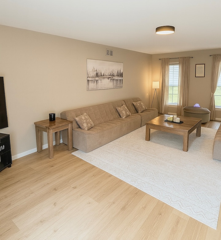 Lake Nearby, Sleeps 8. Modern 3000sf Poconos Home - Lake Harmony, PA