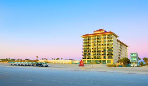 Partial Beach View + On-site Dining, Spa & Gym