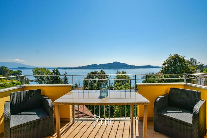 Lake Maggiore View Apt. Meina