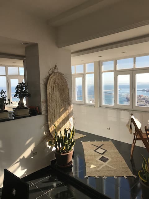 Algiers Center – Unique view of the bay, all within walking distance