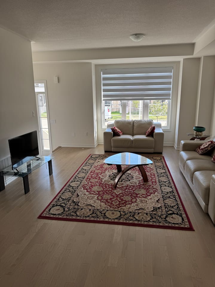 Lavish Whitby Retreat|modern Comfort Near 401 - エイジャックス