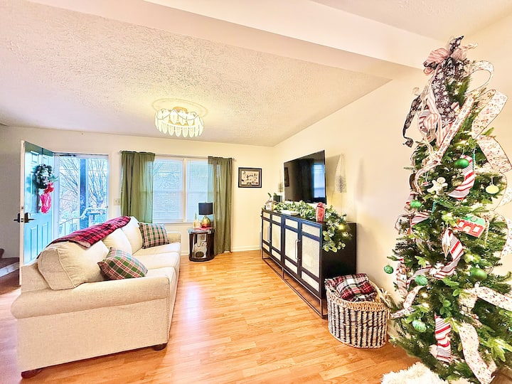 Entire House – Charming Downtown Duplex! - Morganton, NC