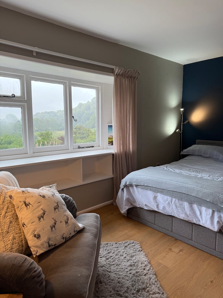 Inapatikana kwa £ 25 ya ziada kwa kila mtu. Tafadhali kumbuka CHUMBA HIKI HAKITATENGENEZWA ISIPOKUWA OMBI LA AWALI!