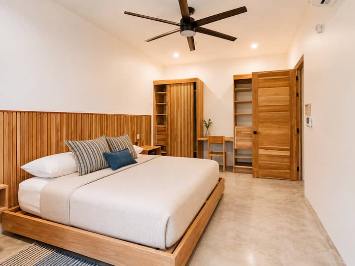 Casita Backdoor Master Bedroom
Configured with one king or two Twin XL beds, this suite features air conditioning, two closets, and access to a private deck-a comfortable retreat to rest after your Nosara adventures.