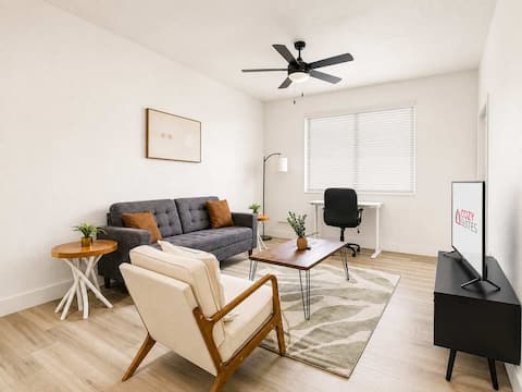 1BR 1BA CozySuites Glendale - Westgate w pool!