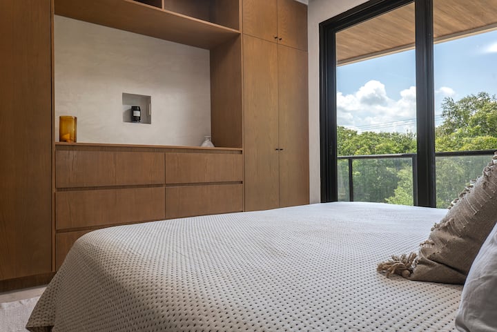 Chambre 2 : lit King size + vue sur la jungle