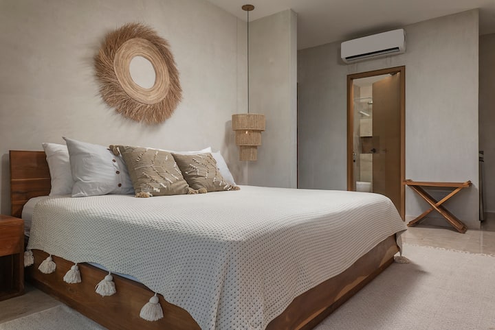 Chambre 2 : lit King size + vue sur la jungle