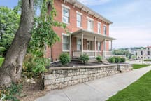 SJ Bales & Jayson - St Jo 202