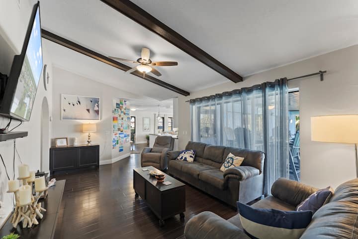 Gulf Access Home With Waterfront Heated Pool - ケープコーラル, FL