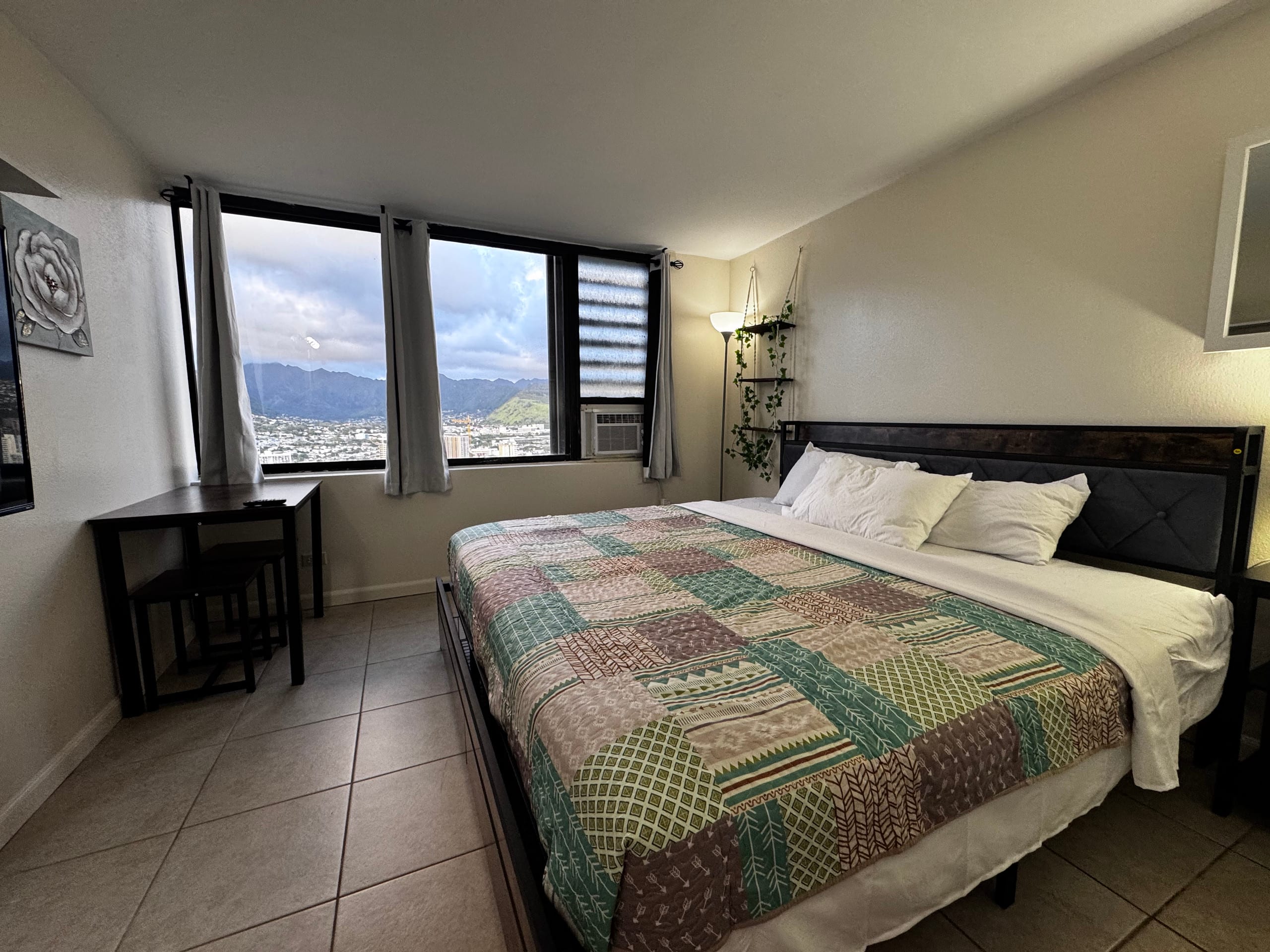 KingBed Monarch Hotel Room Greenery Mountain View - Main photo