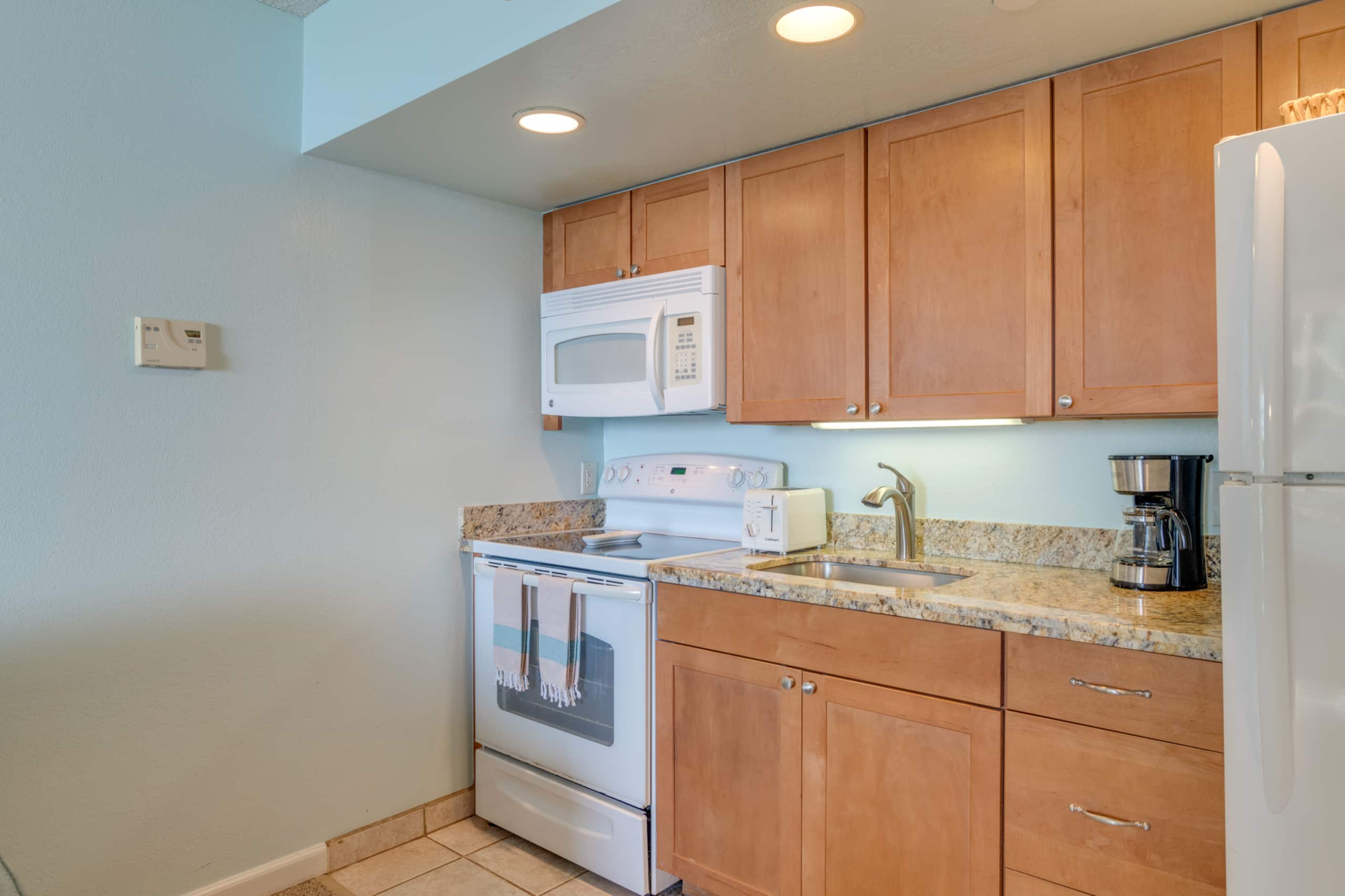 Royal Kahana 405 Studio - Great Views - Image 3