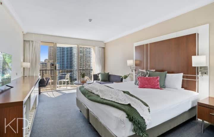 Surface Paradise! Beach Views - Surfers Paradise