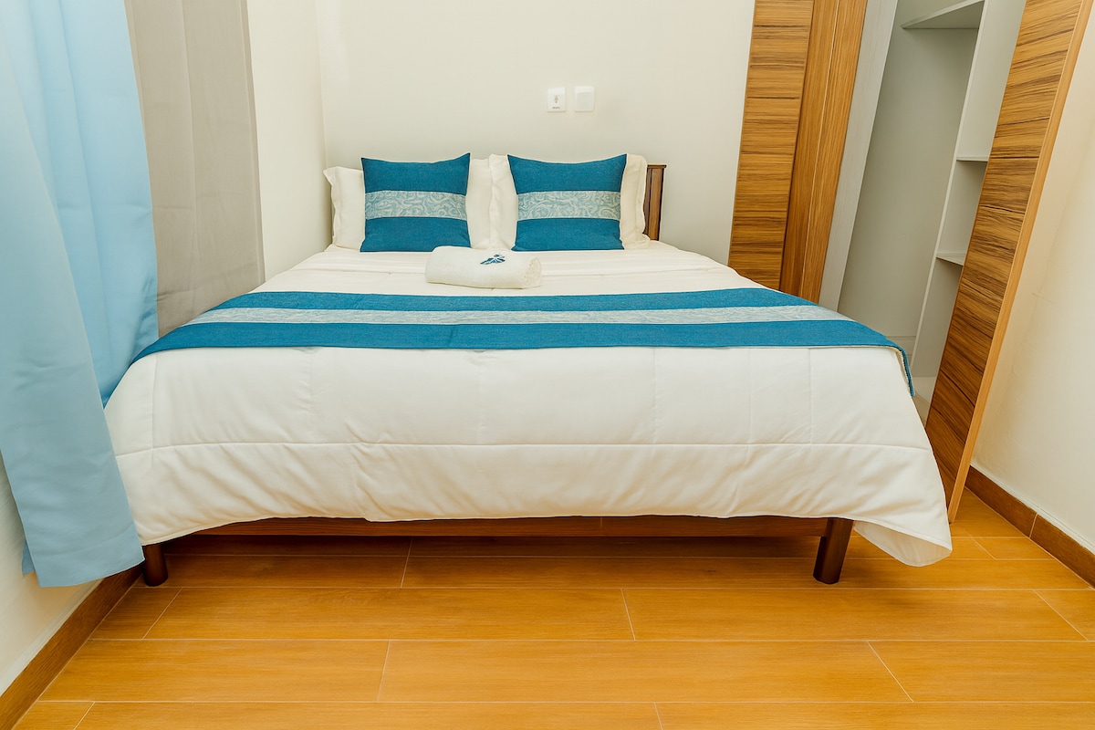 Bedroom 1 image 3