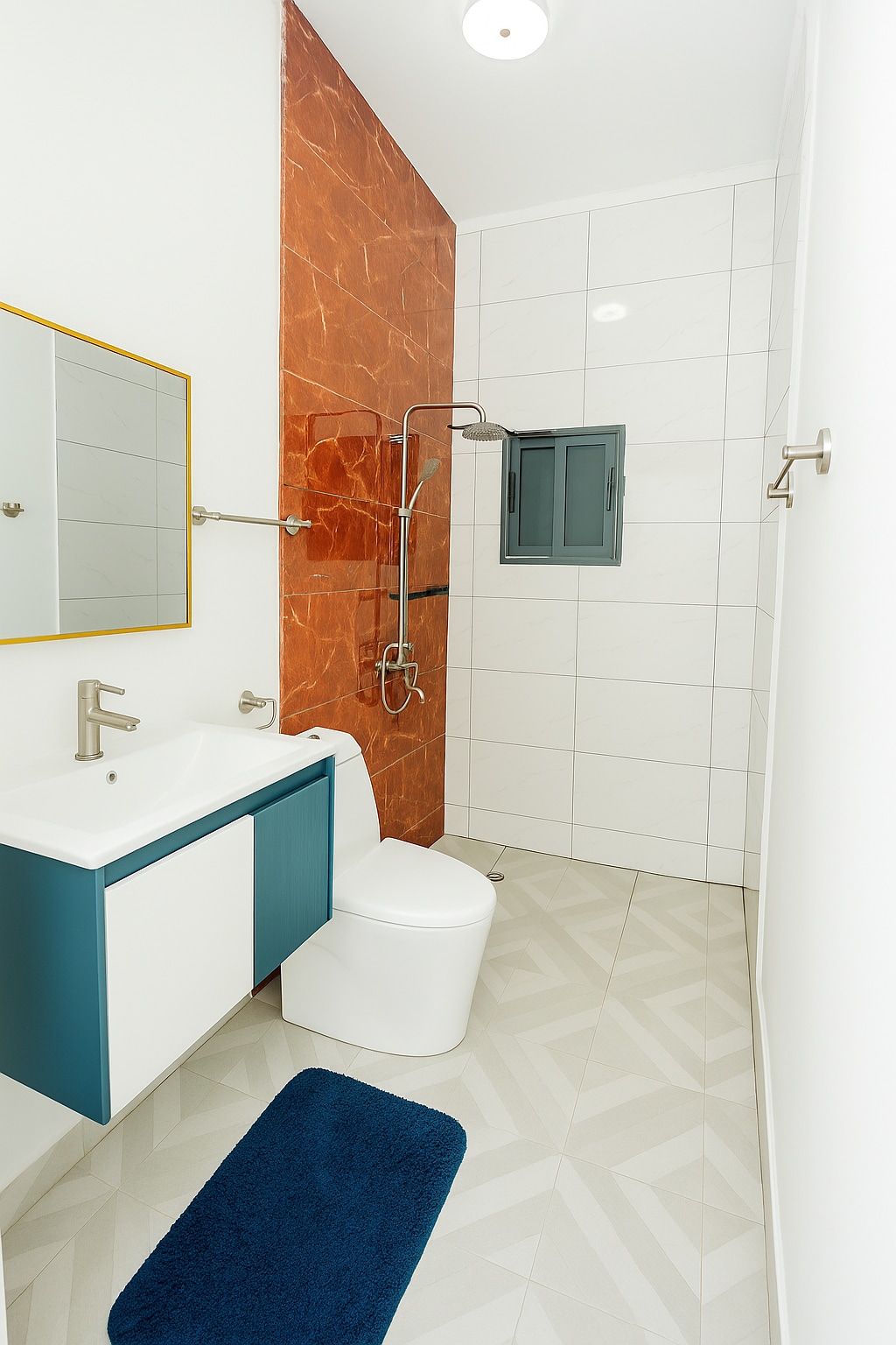 Full bathroom 2 image 1