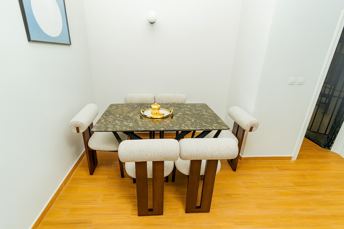 Dining area image 2