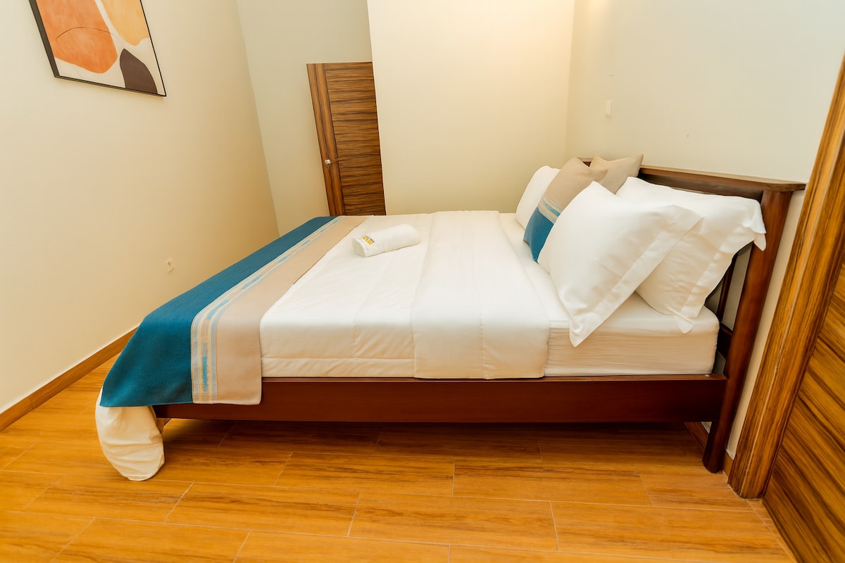 Bedroom 1 image 2