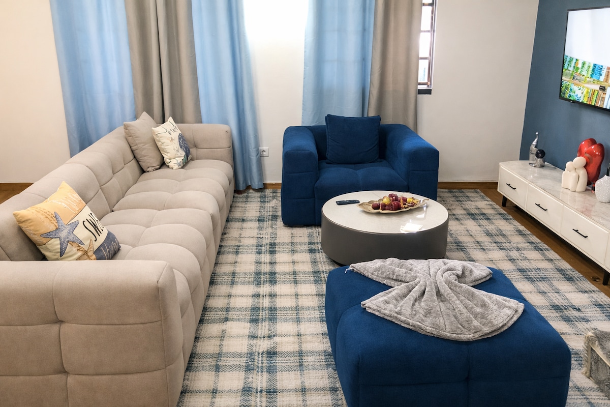 Living room image 4