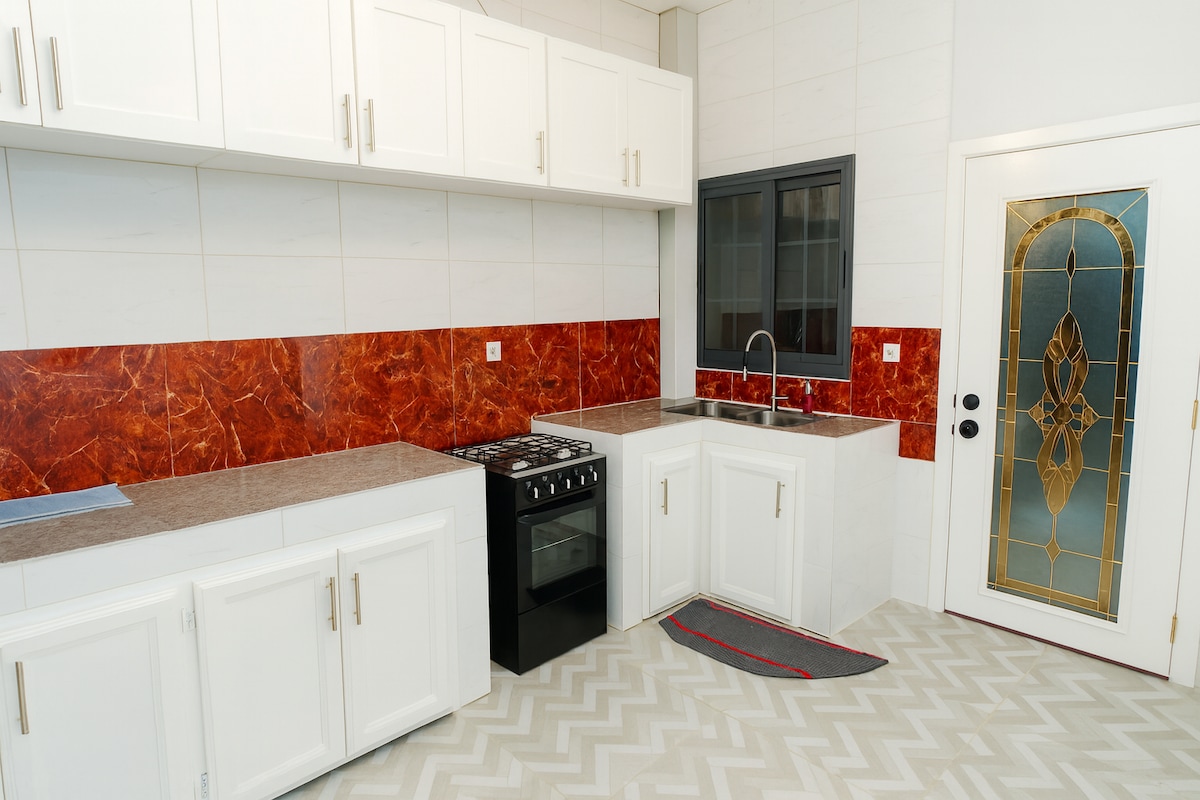 Full kitchen image 2