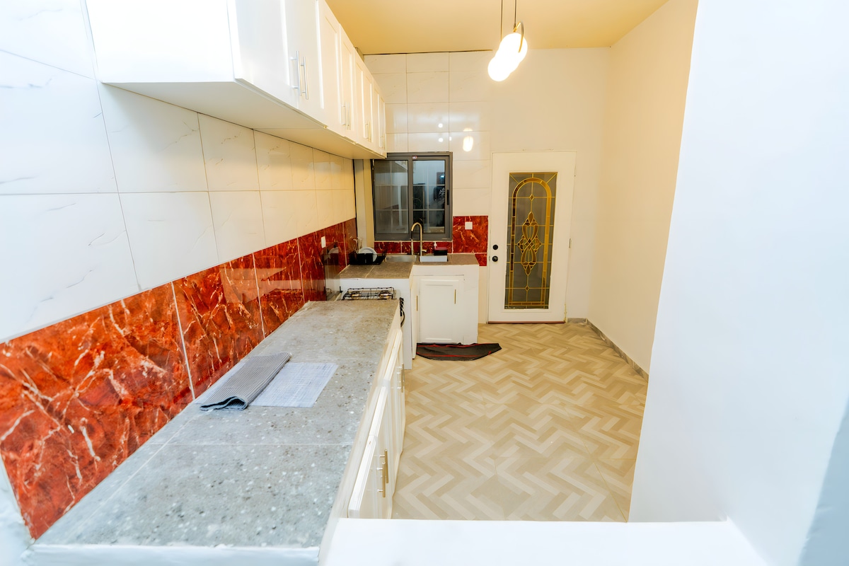 Full kitchen image 1