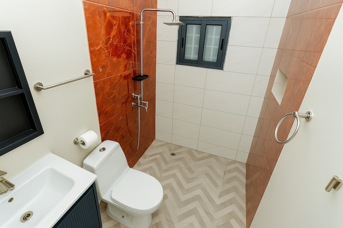 Full bathroom 1 image 2