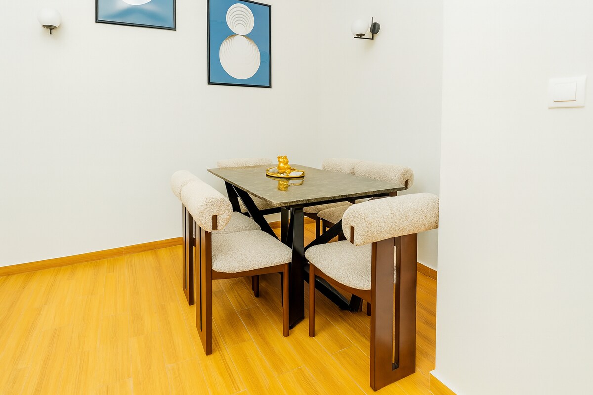 Dining area image 1