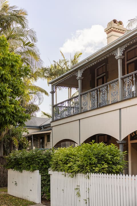 Historic home Gabba ferry parking gourmet kitchen