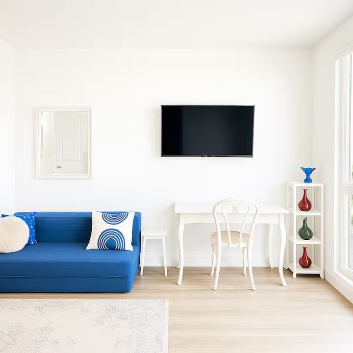 Spacious Hollywood Studio/free Parking/balcony/gym - Los Angeles, CA