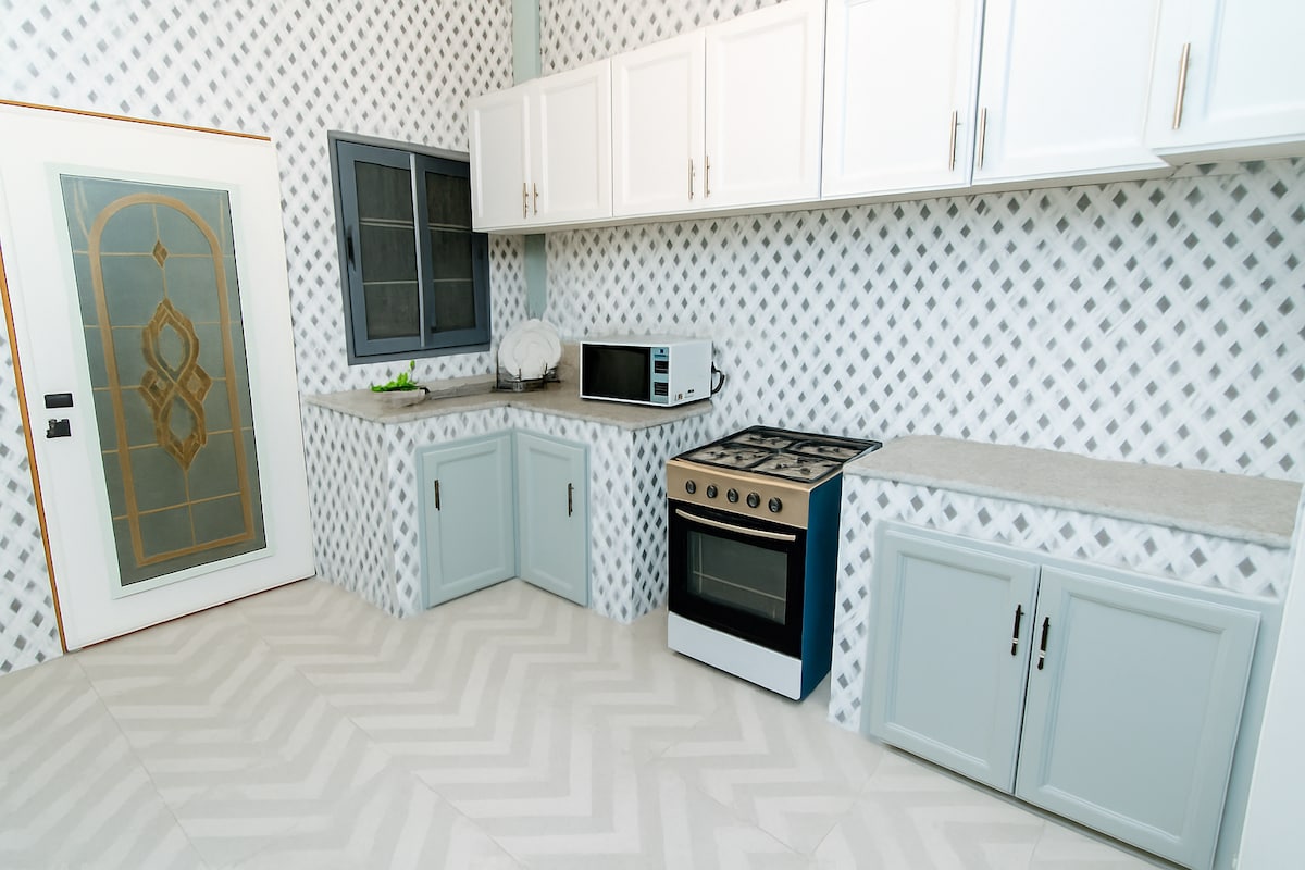 Full kitchen image 4