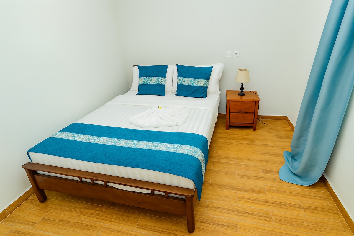 Bedroom 1 image 2