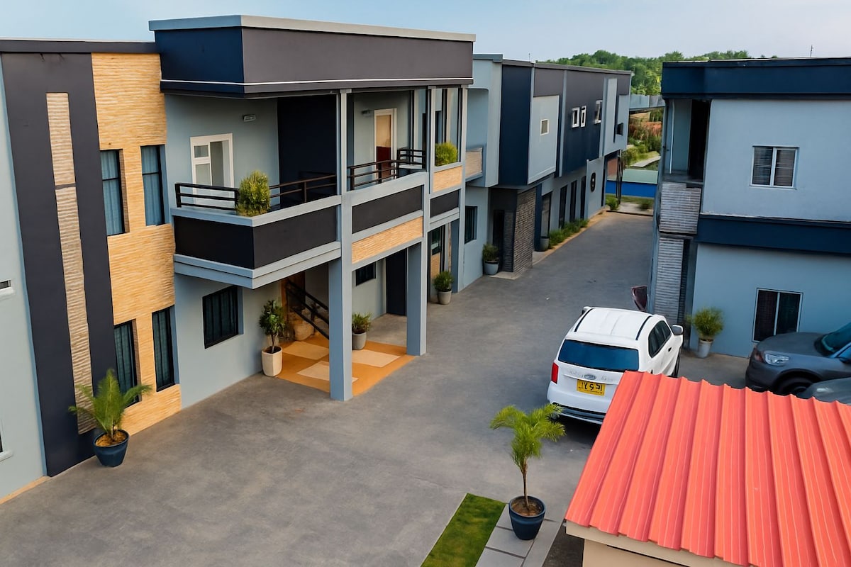 Exterior image 2
