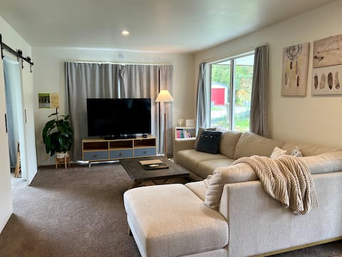 Top Airbnb: Sun-kissed cosy retreat in Hurunui District West