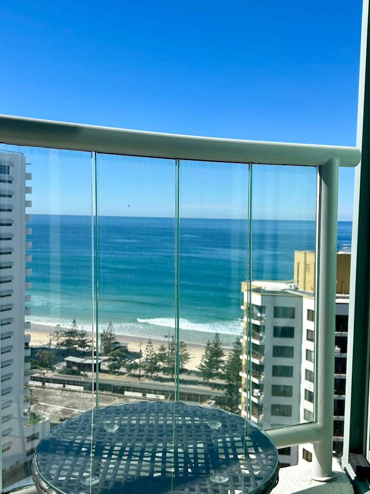 Stylish Hotel Room With Ocean View 17f - Gold Coast