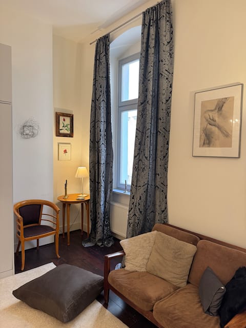Popular Airbnb listing: Charming Studio mitten in Schöneberg in Schöneberg