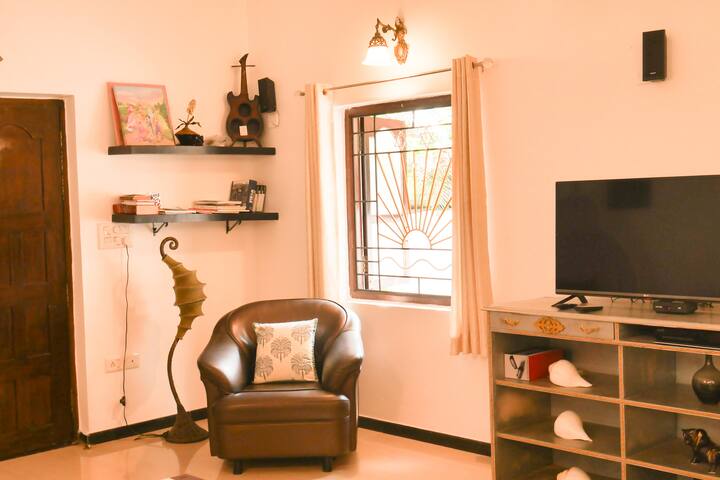 Living room image 7