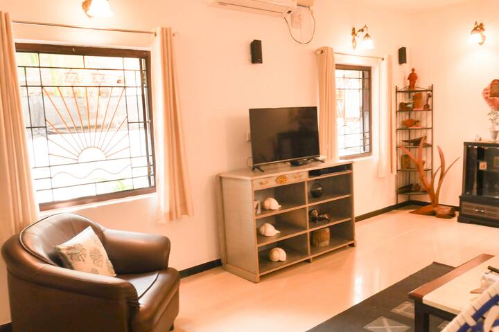 Living room image 10