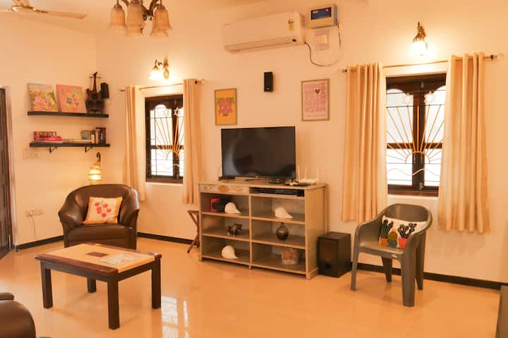 Living room image 13