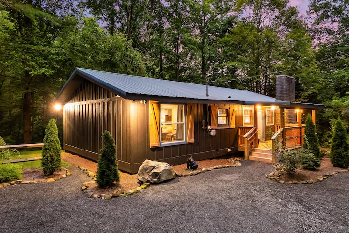 Cozy Smokies Hideaway•ps5•hot Tub• Private• Arcade - Gatlinburg, TN
