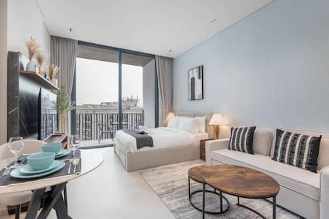 Top performing Airbnb: Modern Studio • Pool, Gym & Padel in Al Barsha South Third