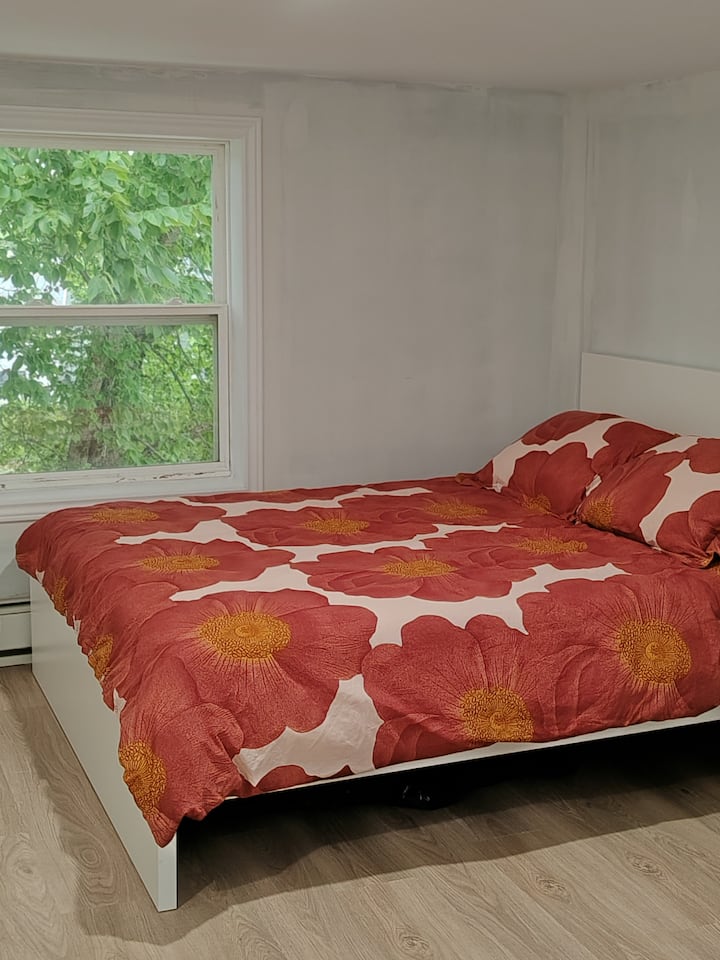 Spacious Room (3-b) - Halifax, NS, Canada