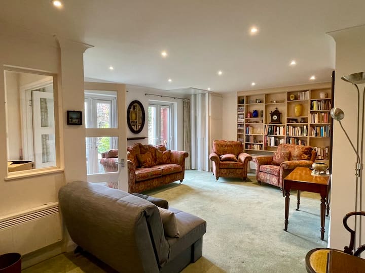 Farnham Haven: Unique Home With Courtyard - Wyck