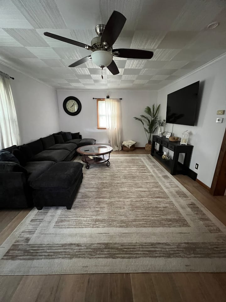 3 Bedroom Spacious Home, Close To Jet Express. - Port Clinton, OH