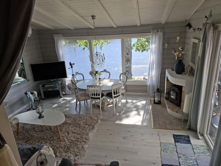 Mysig Stuga Vid Sjö, Med Egen Brygga & Gäststuga. - Schweden